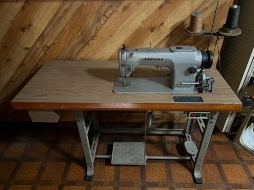 ジャノメ JANOME DB-J704　１本針本縫い工業用ミシン