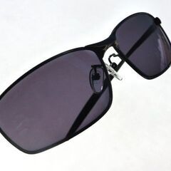 決まりました!!!★新品級!! 人気の調光サングラス 約75%OFF！