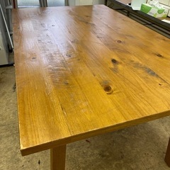 木製テーブル