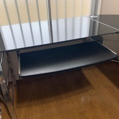 ガラステーブルの画像