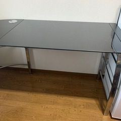 ガラステーブルの画像