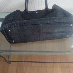 牛革黒のトートバッグの画像