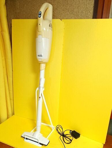 ★【makita】マキタ コードレスクリーナー　充電式 掃除機 ハンディタイプとしても！