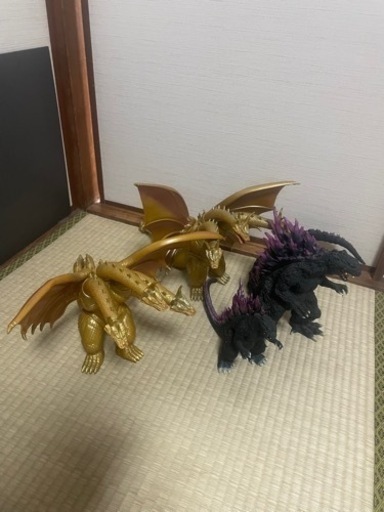 ゴジラフィギュア　なるべく高額で❗️