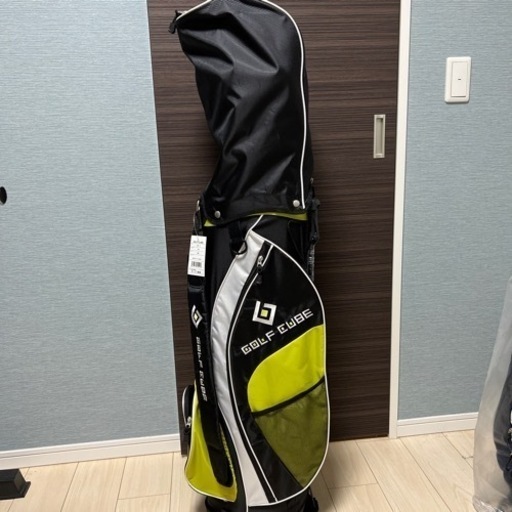 新品のゴルフバッグとクラブ一式