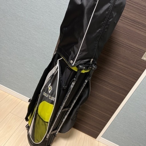 新品のゴルフバッグとクラブ一式
