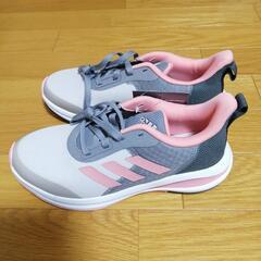 新品　adidas　スニーカー　22.5㎝の画像