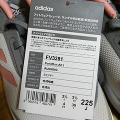 新品　adidas　スニーカー　22.5㎝の画像