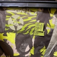 スノーボードウェア ジャケットの画像