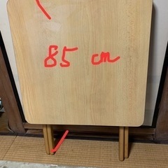 折り畳みテーブルの画像