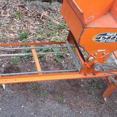 折り畳み　ばらまき機　クボタ　　の画像