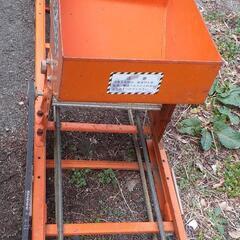 折り畳み　ばらまき機　クボタ　　の画像