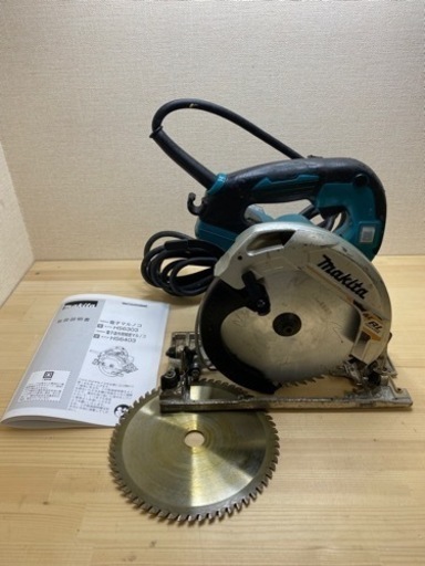 2019年に購入しました。 キズ、剥がれなどついてますが、まだ問題なく使えます。  マキタ　HS6303 165mm 100V 丸のこ