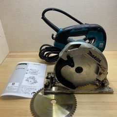 2019年に購入しました。 キズ、剥がれなどついてますが、まだ問題なく使えます。  マキタ　HS6303 165mm 100V 丸のこ 2019年に購入しました。 キズ、剥がれなどついてますが、まだ問題なく使え