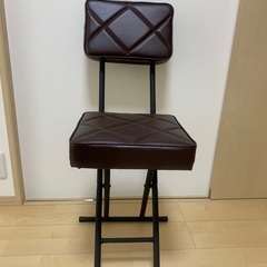 シンプルなスツールの画像