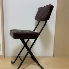 シンプルなスツール