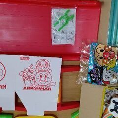 今週末までにお引き渡し可能で500円引き！美品☆アンパンマンおかたづけブランコパーク(説明書付き)の画像