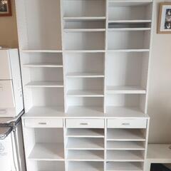 白色の棚  210*118*30 cm. (輸送時分解可能)