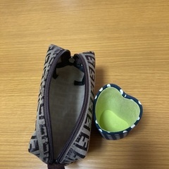ポーチ　メガネスタンドの画像