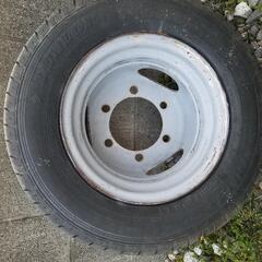 低床ダブルタイヤ トラック タイヤの画像