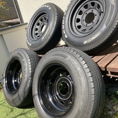 ハイエース200系   タイヤホイールの画像