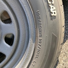 ハイエース200系   タイヤホイールの画像