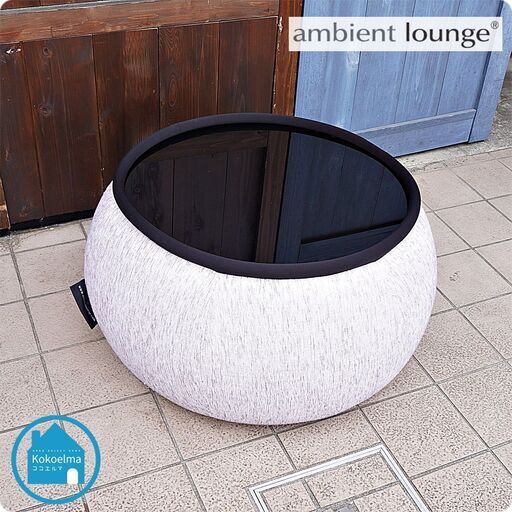 ambient lounge(アンビエントラウンジ)のヴァーサテーブルです。天板を外すとオットマンにもなるリビングテーブル。スタイリッシュでモダンなフォルムは床にやさしく和の空間にも溶け込みそうです。CC318
