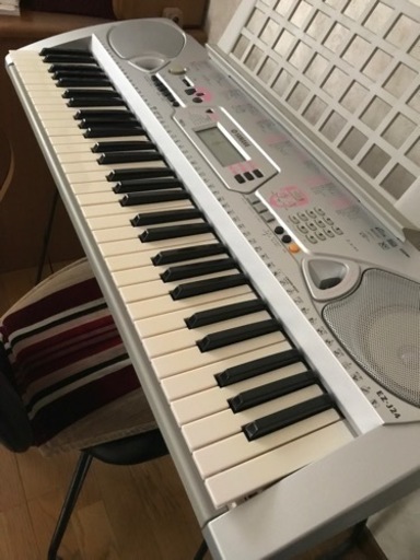 電子ピアノ　光ナビゲーションキーボード