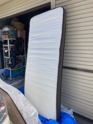 綺麗なシングルマットレス