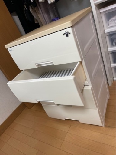 決まりました！4段　洋服収納　美品