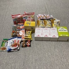 お粥、味噌汁、即席惣菜、ふりかけ、イワシ缶などセット