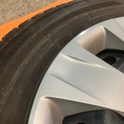 ?トヨタ純正ヴォクシー スタッドレスタイヤ、スチールホイールセット