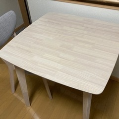 ダイニングテーブル　チェアの画像