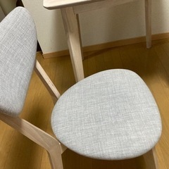 ダイニングテーブル　チェアの画像