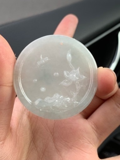 本翡翠ペンダント　蓮花　天然石 高品質 師匠作品　可愛い　みずみずしい　ミャンマー産　ヒスイ