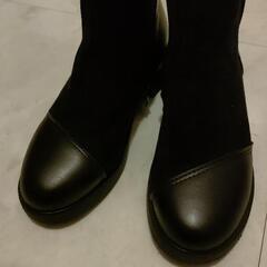 ショートブーツ　22.5cmの画像
