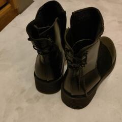 ショートブーツ　22.5cmの画像