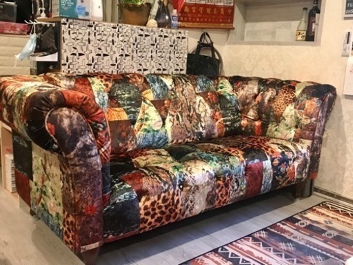 生産終了?新古美品? 2.5人掛けクラシカル調ソファ 幅184cm アダム パッチワーク柄