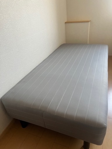脚付きシングルベッド（ニトリ）
