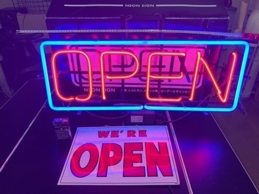 Openネオンサイン　２つあり