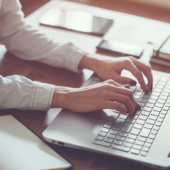 自由な時間にアルバイトライティング業務