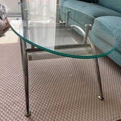 ガラステーブルの画像