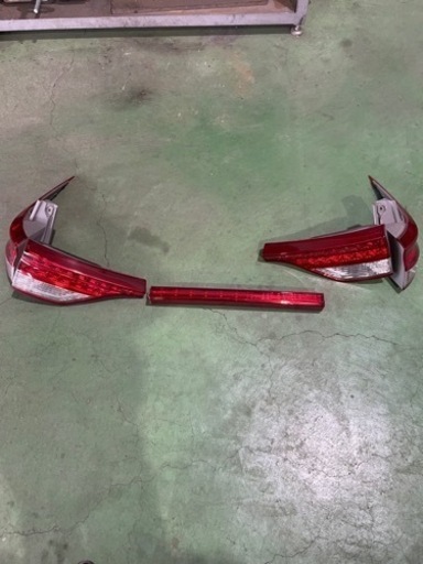 50系エスティマ中期テールランプ一式