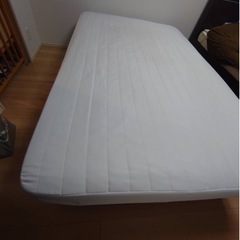 ★決まりました★ ベッド　セミダブル　無印　脚付きマットレスの画像