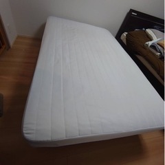 ★決まりました★ ベッド　セミダブル　無印　脚付きマットレスの画像