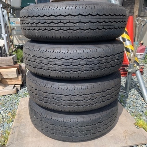 200系ハイエース　純正タイヤ　ホイール　キャップ