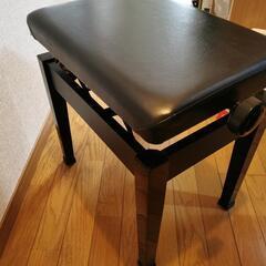 ピアノの椅子の画像