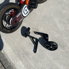 d-bike 2歳〜　キッズ　子供用自転車　キックバイク　ペダル取り外し可能　補助輪付き　片足スタンドタイプの画像
