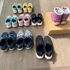 子供用の靴の画像