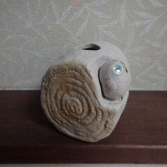 一輪挿し　「切り株と梟」の画像